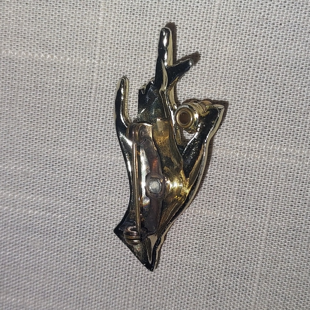 Hand and Faux Pearl Brooch - Picture 4 of 6